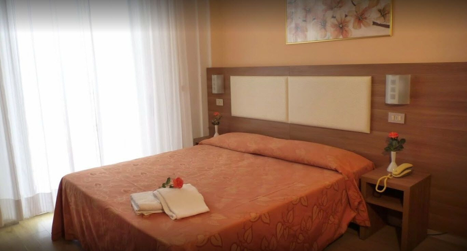 Bedroom 2, Hotel Sara, Rimini