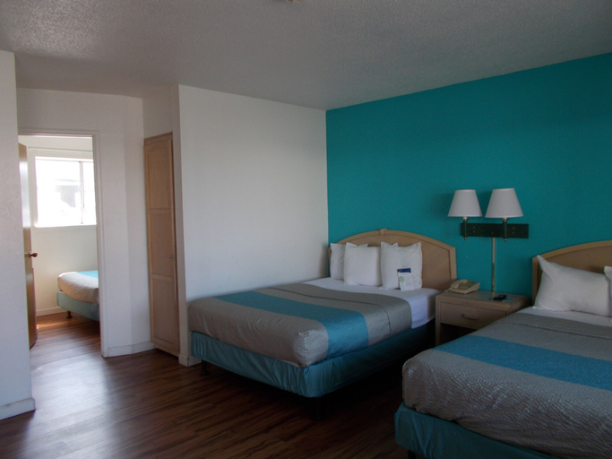 Bedroom 3, Motel 6 Fort Bragg, Mendocino