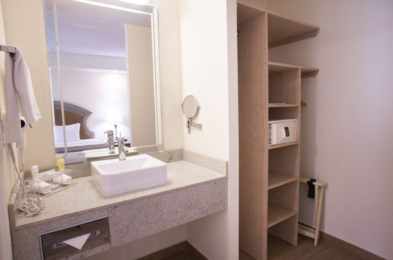 Bathroom 4, Best Western Plus Monterrey Colon, Monterrey