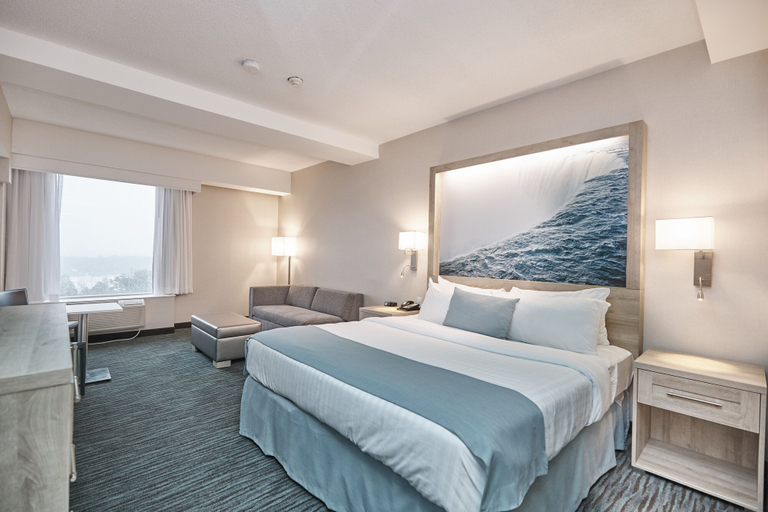Bedroom 2, Vittoria Hotel and Suites, Niagara