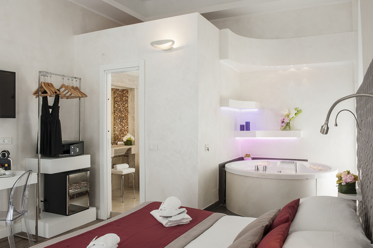Bathroom 5, Hotel Navona, Roma