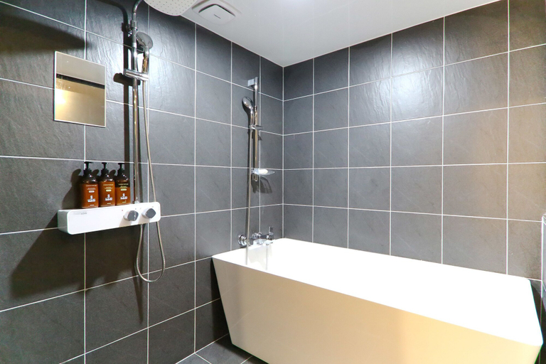 Bathroom 3, Louis Hotel, Sasang