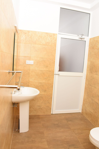 Bathroom 4, Castlereagh Summer House, Ambagamuwa