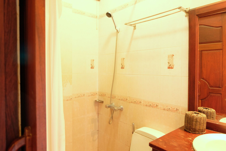 Bathroom 4, Phousi Guesthouse, Luang Prabang