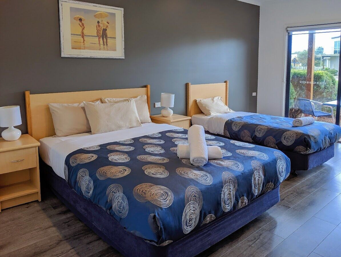 Bedroom 2, Seaview Motel and Apartments, Colac-Otway - South