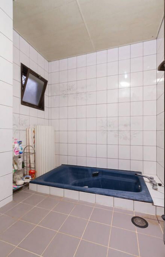 Bathroom 3, Nakayama Guesthouse, Osaka