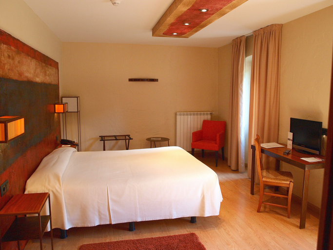 Bedroom 4, Hotel Santa Cristina, Huesca
