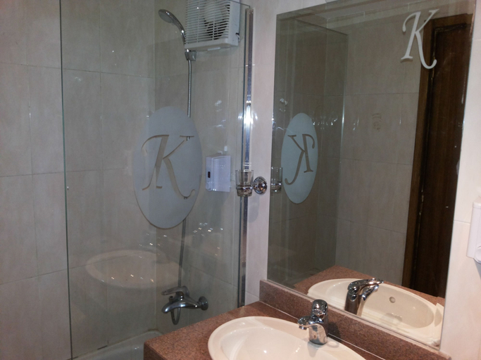 Others 3, Kanzy Hotel, Ad-Duqi