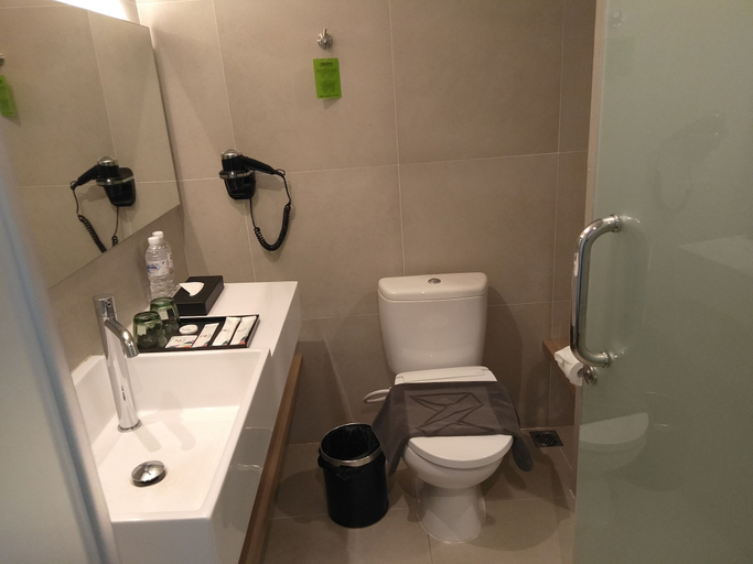 Bathroom 4, The Zuri Palembang, Palembang