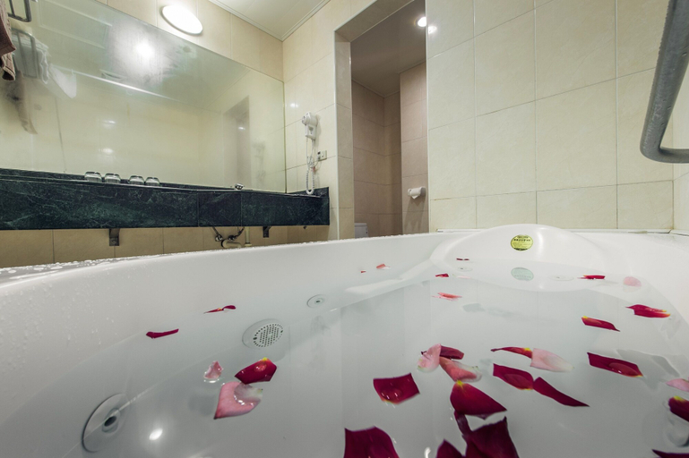 Bathroom 3, Travel Road Hotel, Hualien