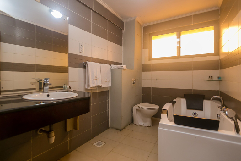Bathroom 5, The Clarion Hotel, Starehe