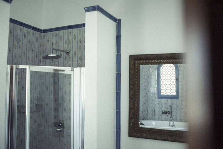 Bathroom 5, Villa delle Querce Resort, Bari