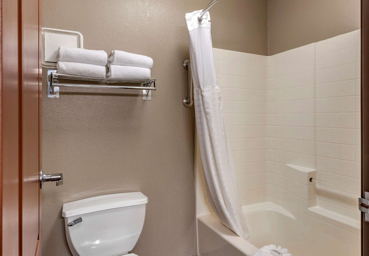 Bathroom 5, Elizabeth Oceanfront Suites, an Ascend Collection Hotel, Lincoln
