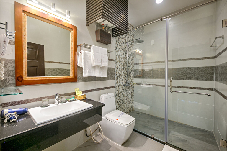 Bathroom 4, Sun River Hotel, Da Nang