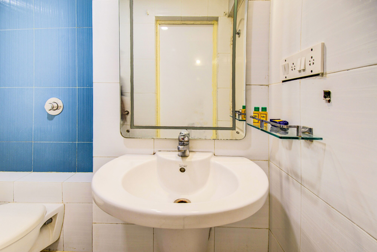 Bathroom 3, Fabhotel Park Inn, Bangalore