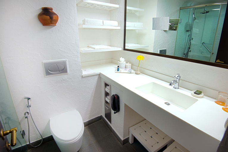 Bathroom 5, Sterlings Mac Hotel , Bangalore