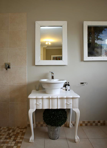 Bathroom 3, Willow Lodge, Harare