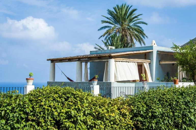 Exterior & Views 2, La Locanda del Postino, Messina