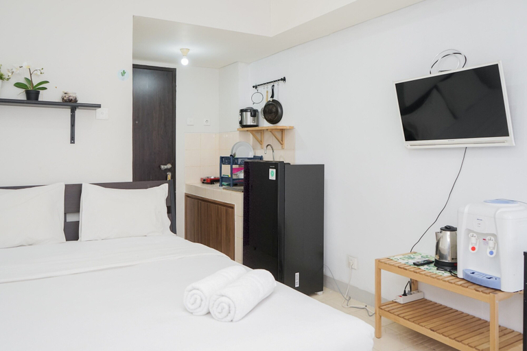 Bedroom 2, Nice And Spacious Studio At Serpong Greenview Apartment, South Tangerang