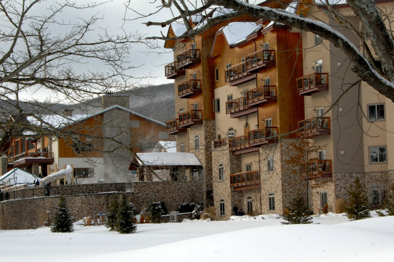 Exterior & Views 25