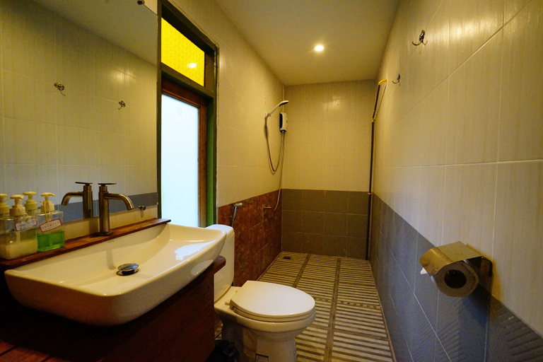 Bathroom 4, Apple Beachfront Resort, Koh Chang