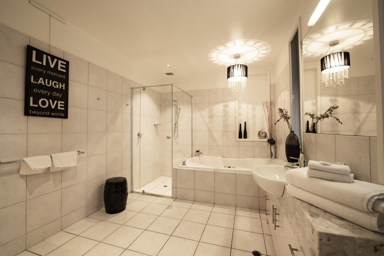 Bathroom 3, Hilltop Apartments Phillip Island - Adults Only, Bass Coast - Phillip Is.