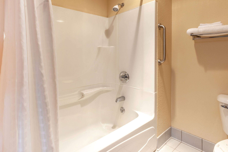 Bathroom 4, Super 8 by Wyndham Berlin WI, Green Lake