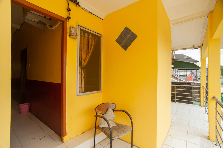 Exterior & Views 2, RedDoorz Syariah @ Jalan Wayhitam Palembang, Palembang