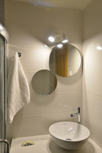 Bathroom 4, Castello Di Porto, Crete