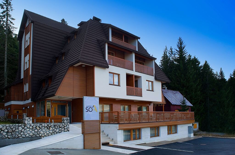 Exterior & Views