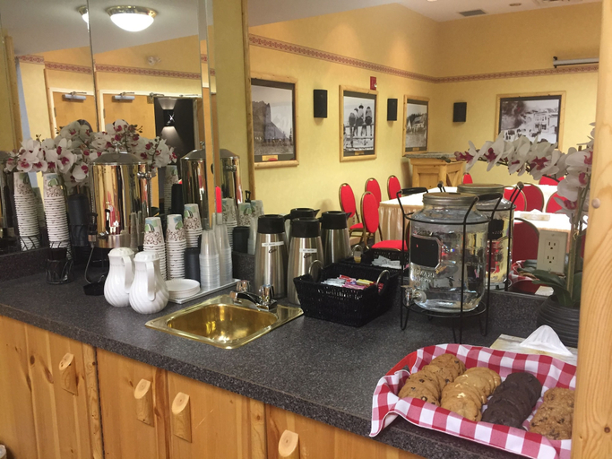 Food & Drinks 5, Brewster Mountain Lodge, Division No. 15