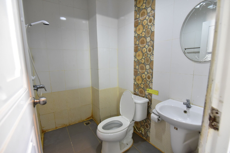 Bathroom 5, Varin Beach Resort, Muang Satun