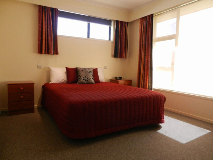 Bedroom 2, Amber Court Motel, Southland