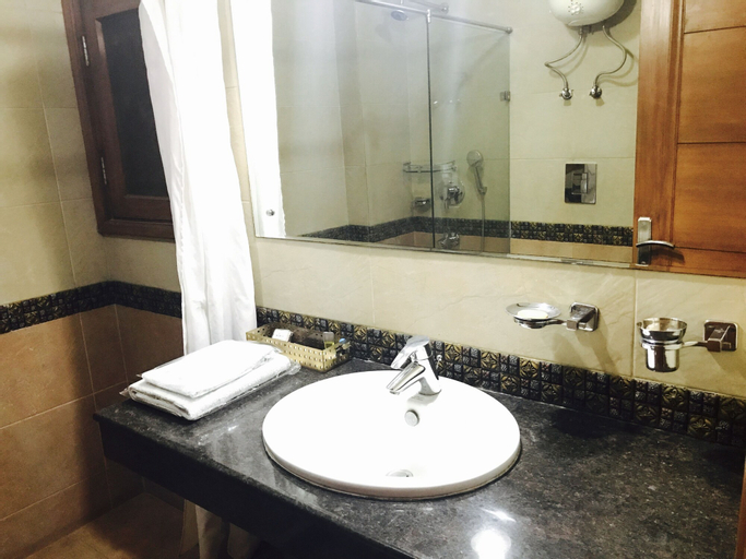 Bedroom 5, Skylink Suites, West