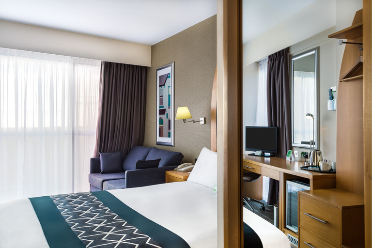 Bedroom 2, Holiday Inn BIRMINGHAM NORTH - CANNOCK by IHG, Staffordshire
