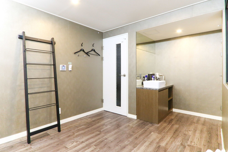 Bathroom 3, Louis Hotel, Sasang