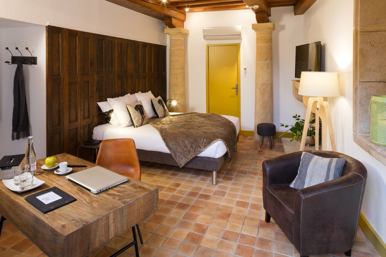 Bedroom 3, Contact Hôtels Le Savigny & Spa, Rhône
