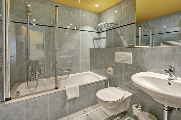 Bathroom 4, Hotel Berchtold, Burgdorf