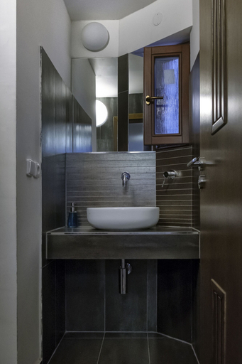Bathroom 4, Hostel One Miru, Praha 1