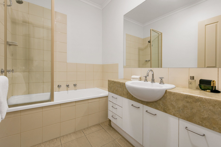 Bathroom 5, Quest Bendigo, Gr. Bendigo - Central