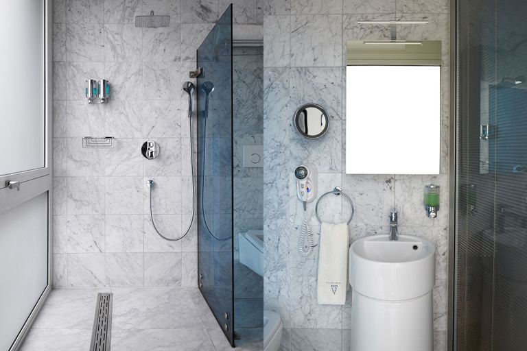 Bathroom 4, Amadi Park Hotel, Amsterdam
