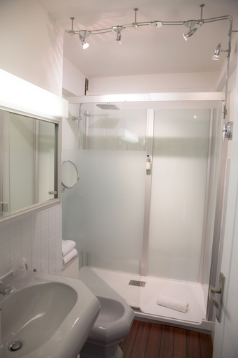 Bathroom 5, Arc Hôtel sur Mer, Gironde