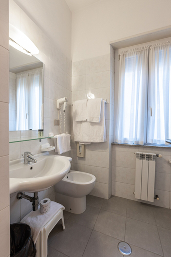 Bathroom 5, Hotel Nuova Grosseto, Grosseto
