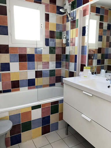 Bathroom 4, Hotel Azteca, Alpes-de-Haute-Provence