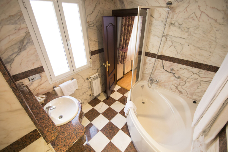 Bathroom, Hotel Julia, Burgos