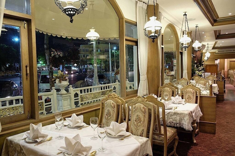 Food & Drinks 5, Methavalai Residence Hotel Bangkok, Phra Nakhon
