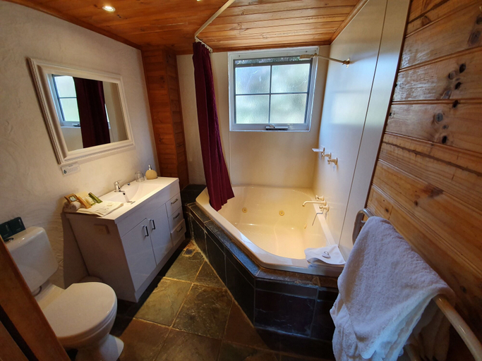 Bathroom 4, Hawley House, Latrobe - Pt A