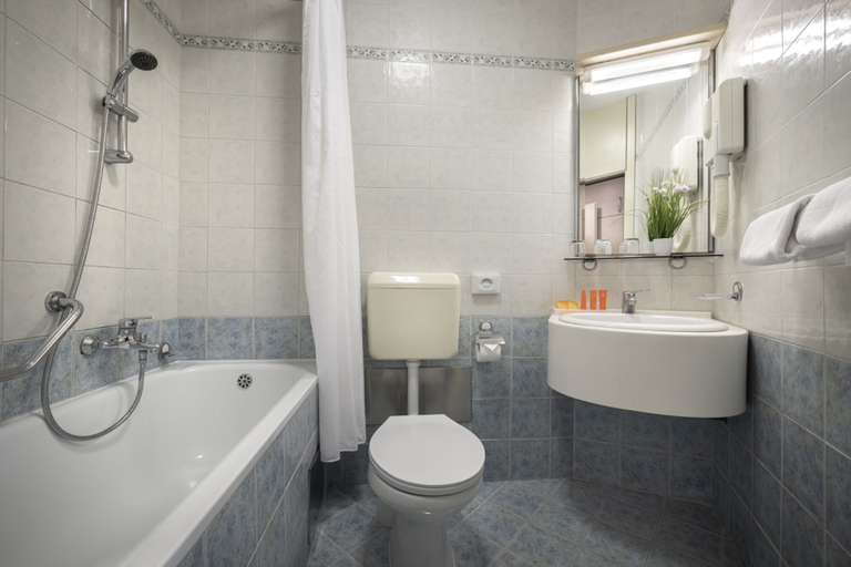 Bathroom 4, Rubin Sunny Hotel, Poreč