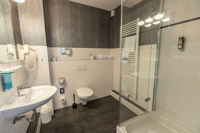Bathroom 4, Comfort Hotel Tom Kyle, Kiel