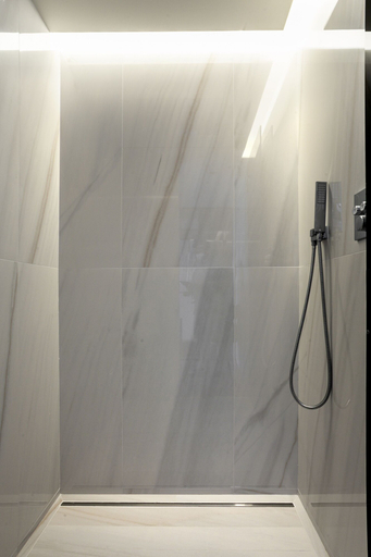 Bathroom 5, Hotel Ambasciatori, Rimini